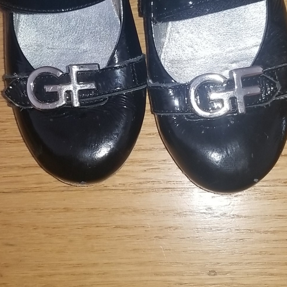 shoes - Picture 2 of 4